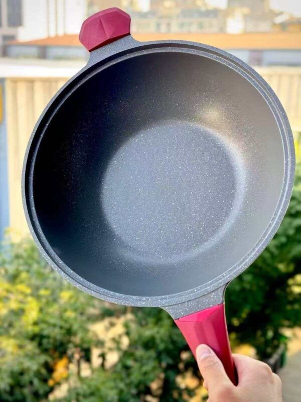 Non-Stick Wok with Steamer Insert - Image 4