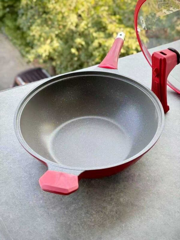 Non-Stick Wok with Steamer Insert - Image 3