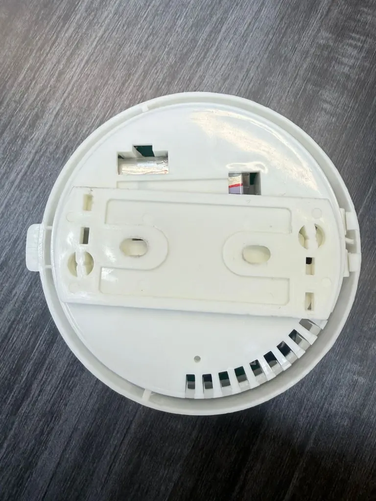 Ceiling Smoke Detector - Battery Powered - Image 3